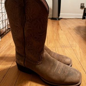 Cute brown woman’s boots worn twice
